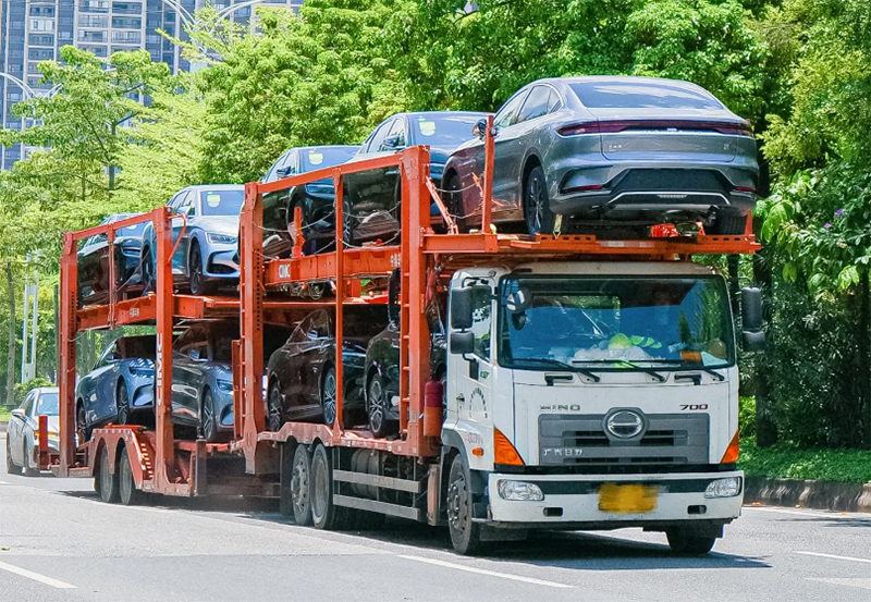 成都汽车紧急救援中心近期正式投入使用，为成都市内的汽车用户提供了更加便捷和高效的紧急救援服务。这一举措的实施将大大提升成都地区汽车紧急救援的应急处理效率，帮助车主们更快地解决汽车故障和意外情况，为城市交通安全保驾护航。